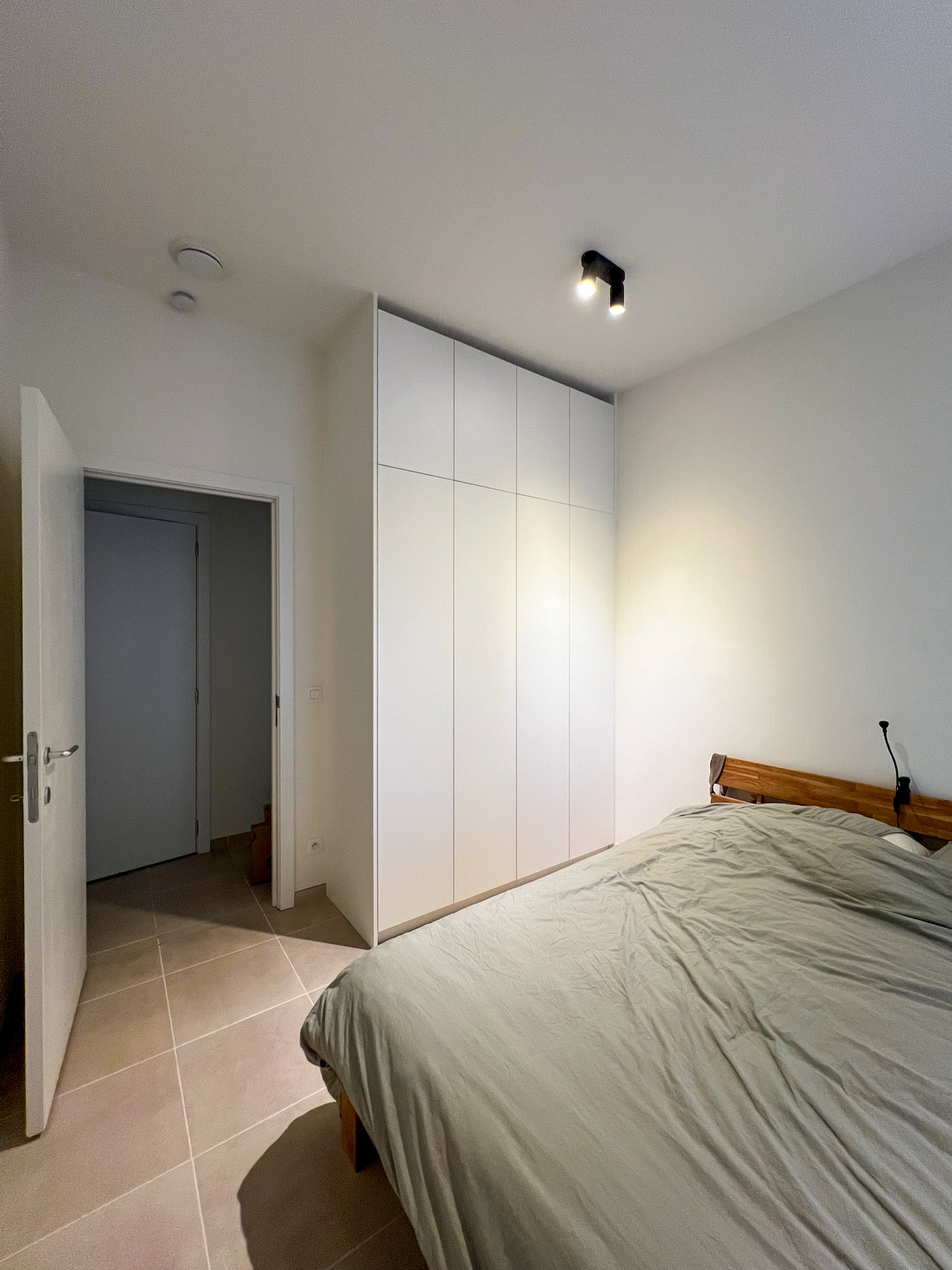 Maatkasten op hoogte voor compact appartement in Antwerpen Zuid